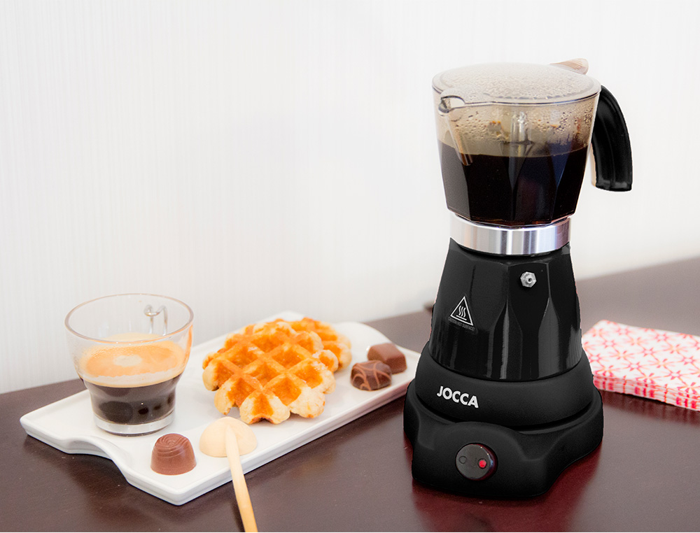 CAFETERA JOCCA ITALIANA ELECTRICA CAPACIDAD 6 TAZAS JARRA TRANSPARENTE SIN CABLES 220-240V COLOR NEGRO