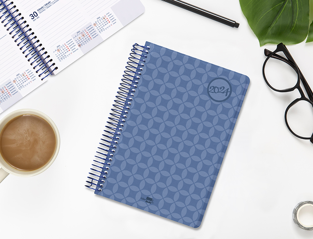 AGENDA ESPIRAL LIDERPAPEL CLASSIC A5 2024 SEMANA VISTA PORTADA POLIPROPILENO PAPEL 70 GR COLOR AZUL